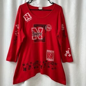 P. Michael Nebraska Cornhuskers Scoop Neck Graphic Tee 3/4 Sleeve Sharkbite Hem